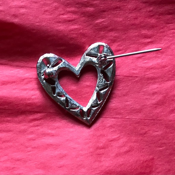 Coro Vintage Heart Pin Brooch - Picture 5 of 5